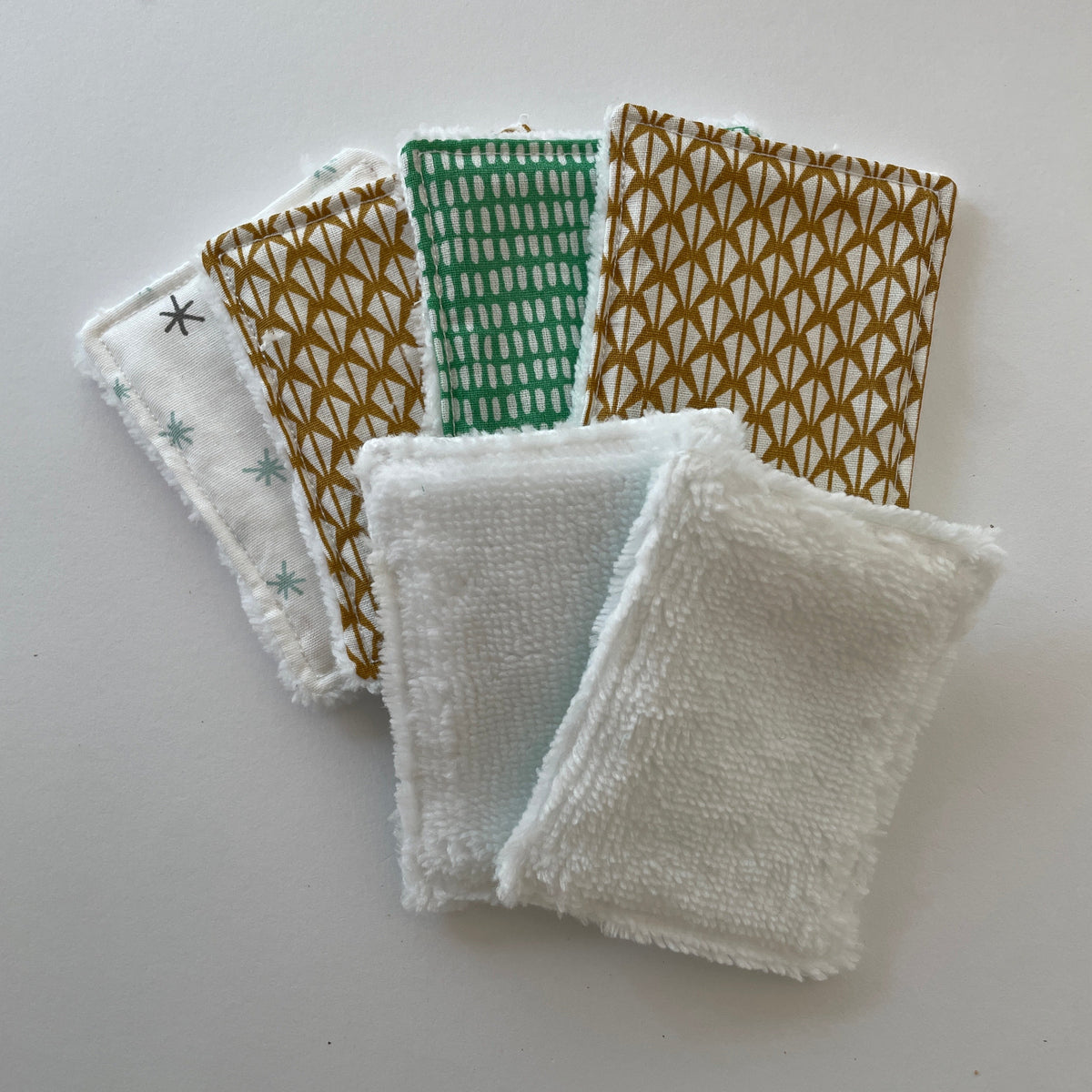 Lingettes démaquillantes petit format en lot de 6