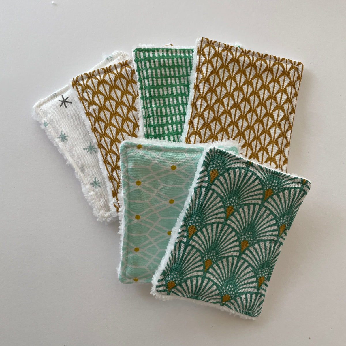 Lingettes démaquillantes petit format en lot de 6
