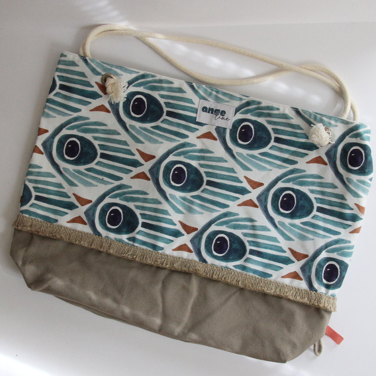 Sac besace Vicki bleu et paon stylisees a franges