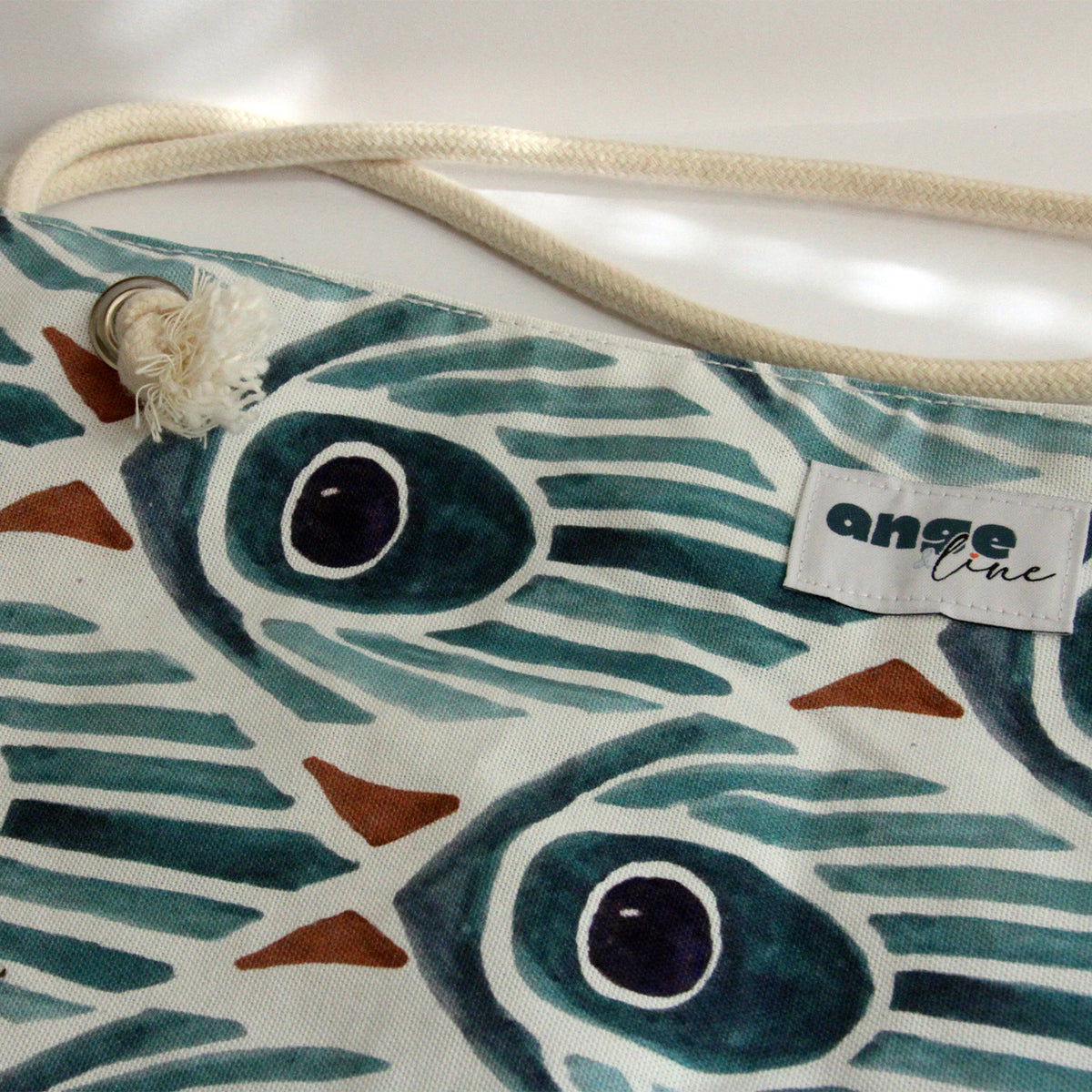 Sac besace Vicki bleu et paon stylisees details
