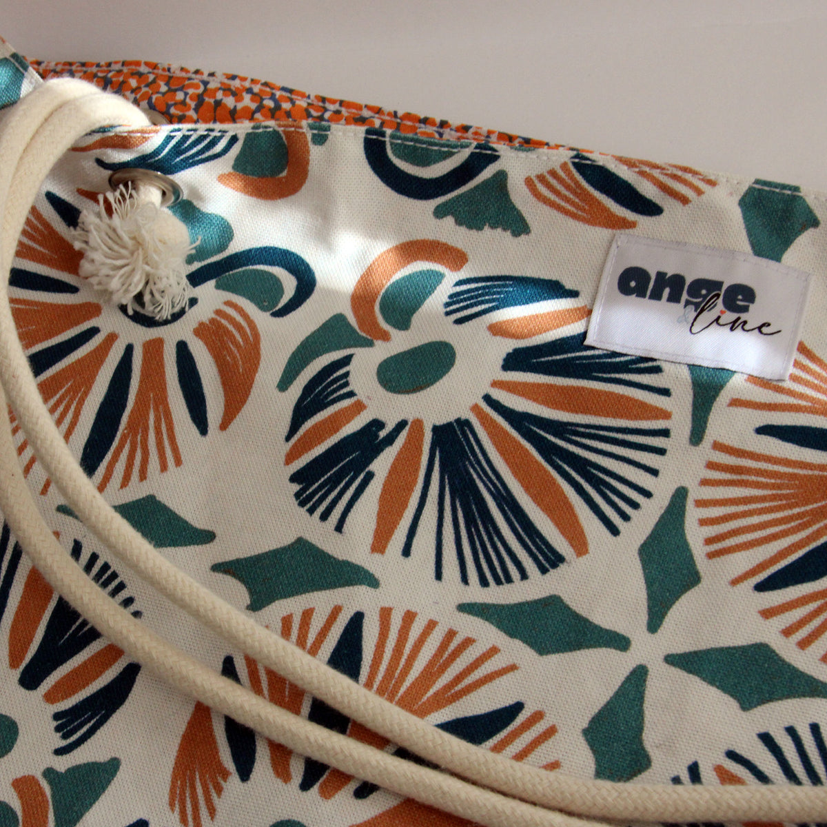 Sac_besace_Vicki_vert_et_fleurs_stylisees_details