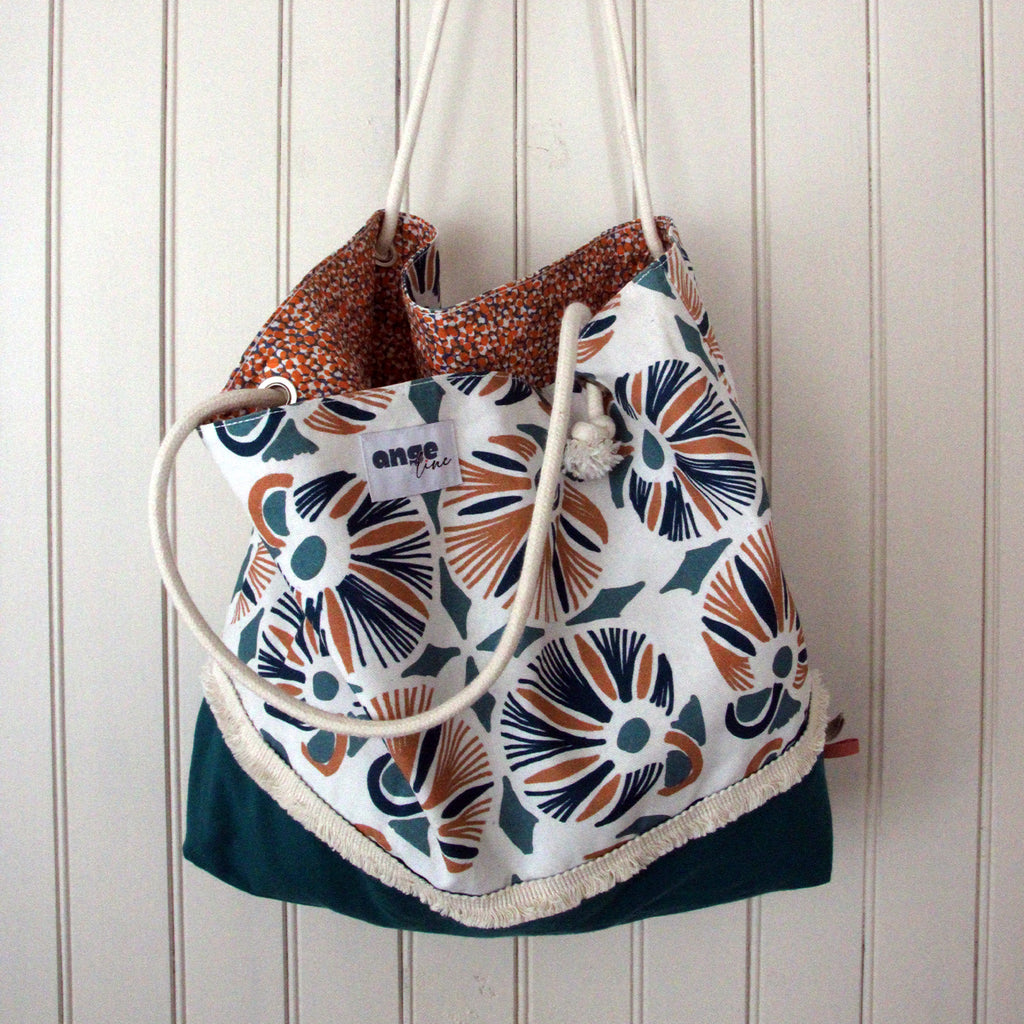 Sac_besace_Vicki_vert_et_fleurs_stylisees_interieur